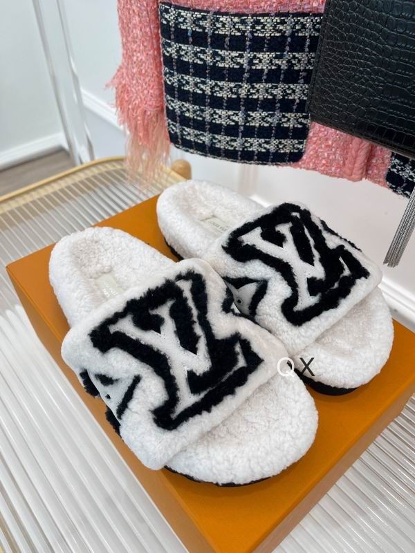 LV Women's Slippers 180